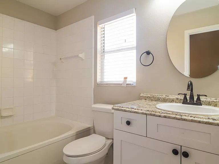 13500 Glasser Ave — Photo 10