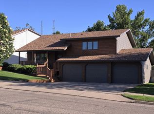 1013 E Turnpike Ave, Bismarck, ND 58501