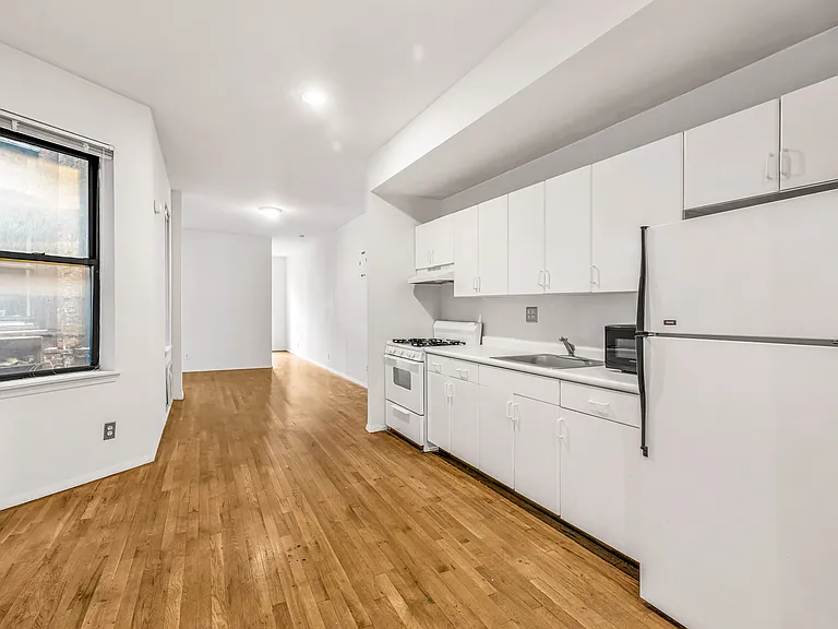 239 E 53rd St #5A — Photo 5