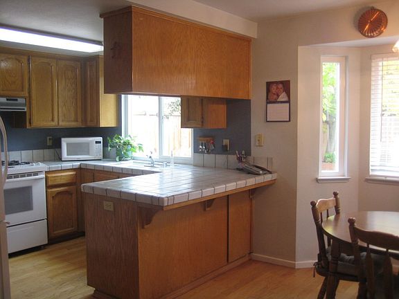 4th image of 43 Glenshire Ln