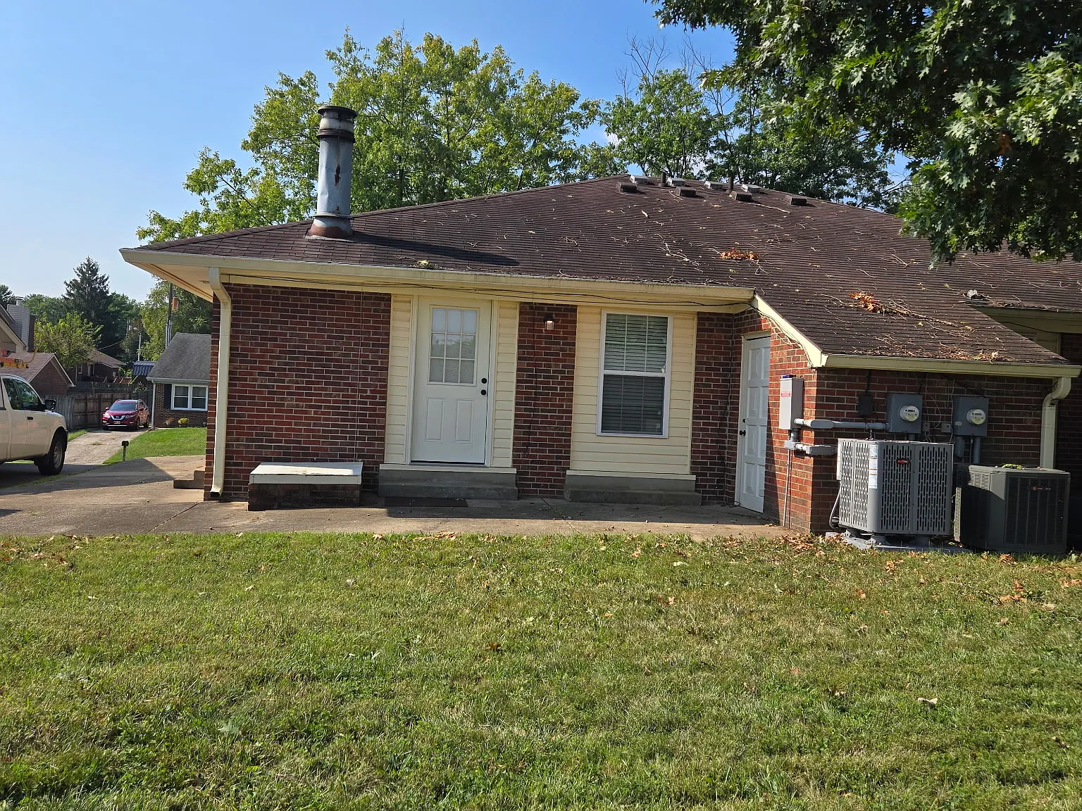 2 bed, 1.5 bath, 1000 sqft, $1,300 — Photo 3