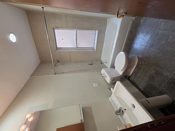 5th image of 1748 E 73rd Pl #2E