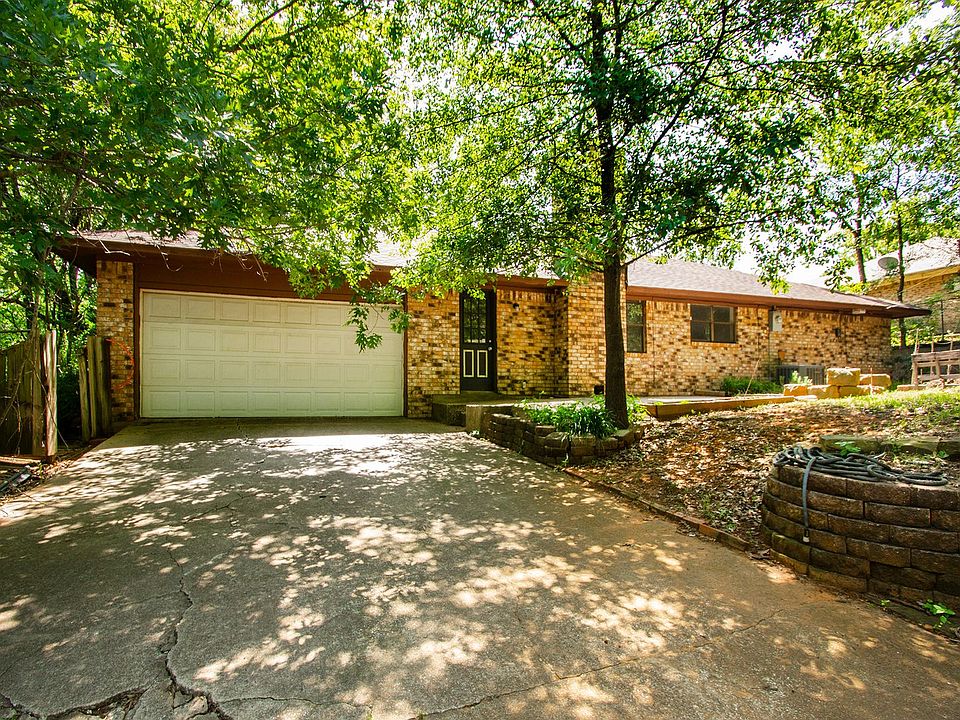 1st image of 3001 Jennifer Ave