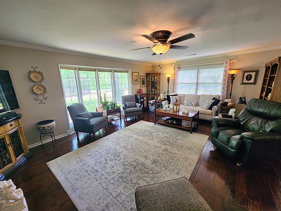 5th image of 205 Forsythia Dr