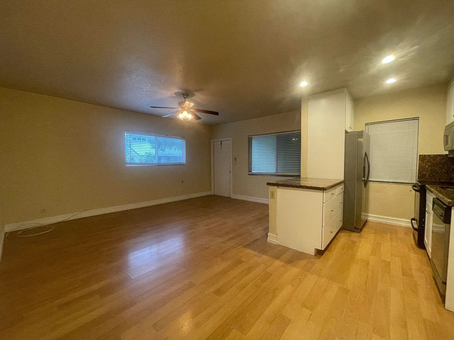 1 bed, 1.0 bath, 585 sqft, $1,600 — Photo 2