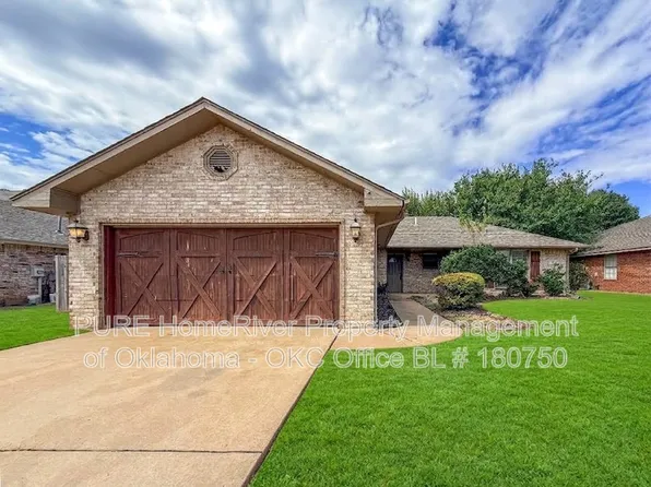 2521 Ridgewood Dr, Moore, OK 73160
