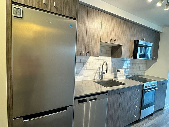 4th image of 15 Wellington St S #405