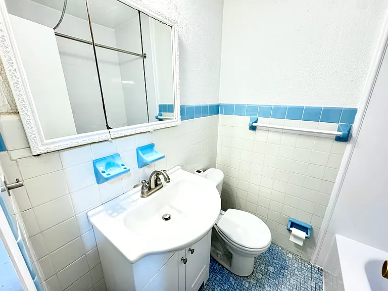 8560 Castor Ave — Photo 15