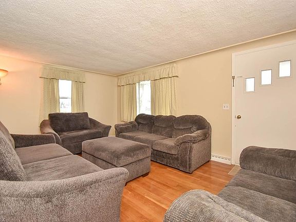 3rd image of 407 Glendola Ave