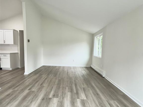 4th image of 32 Dorchester Road