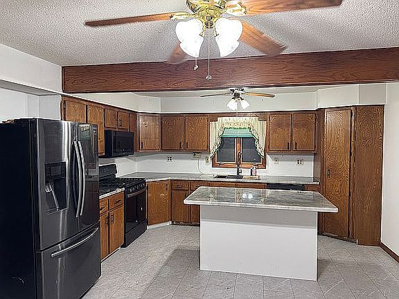 5th image of 407 Maple St