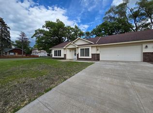 2110 Green Ave, Anoka, MN 55303