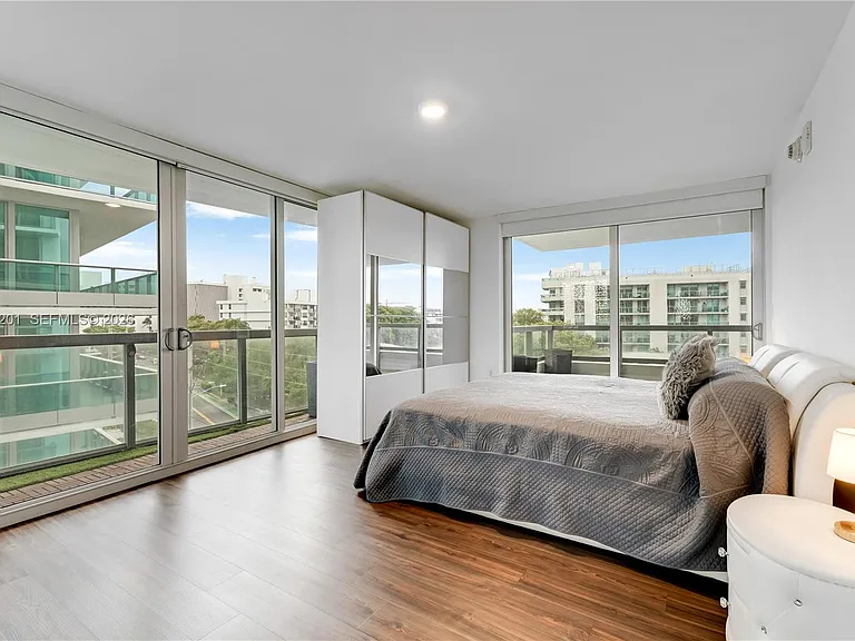 9261 E Bay Harbor Dr #607 — Photo 16