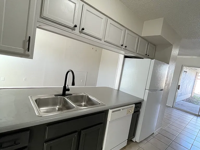 2253 Donna Dr — Photo 7