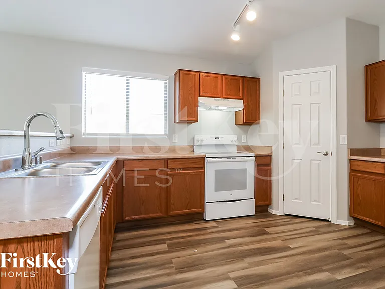11233 W Locust Ln — Photo 7