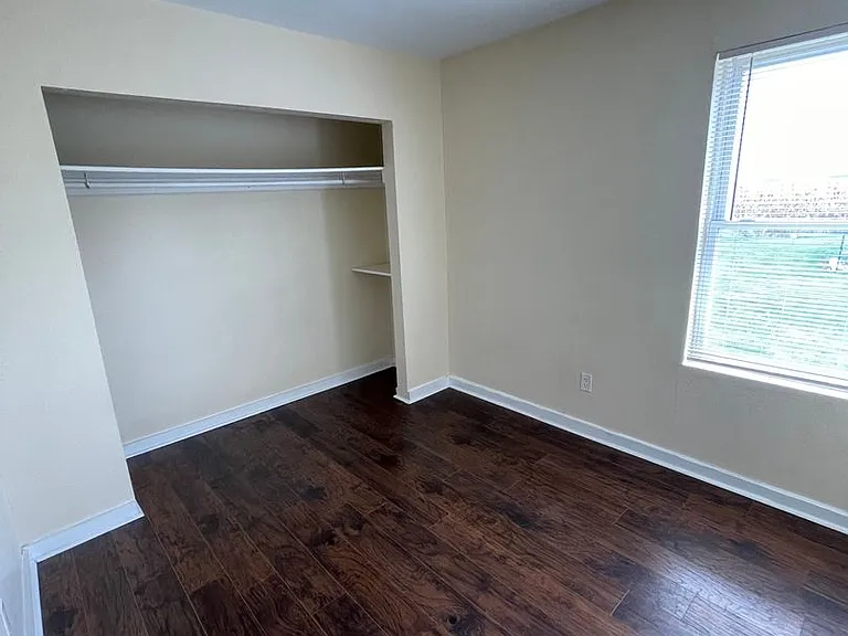 Abbott Acres Apartments — Photo 22