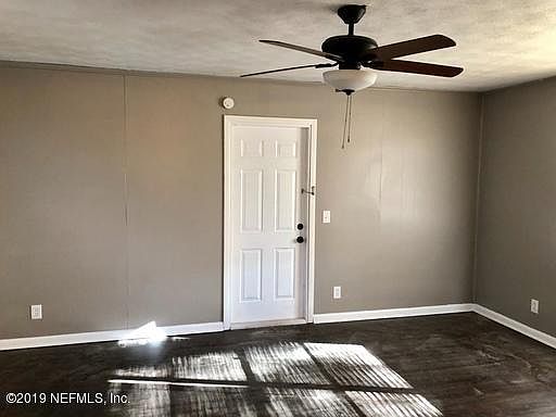 3rd image of 5081 Lincoln Cir N