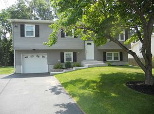 29 Cardinal Dr, Poughkeepsie, NY 12601