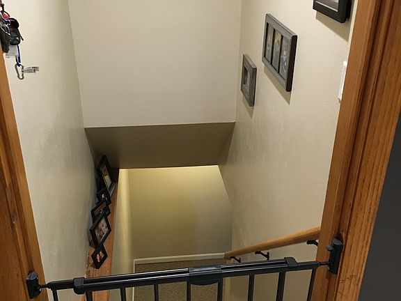 4th image of 105 N Coleman St