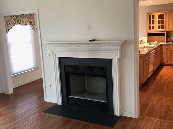 4th image of 405 S Cross South St #3