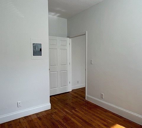 4th image of 447 Park Dr #15
