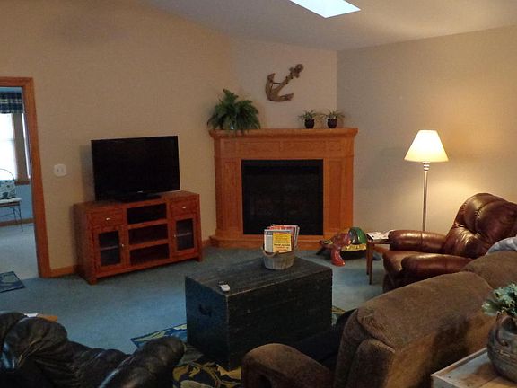 5th image of 53 E Broadway St
