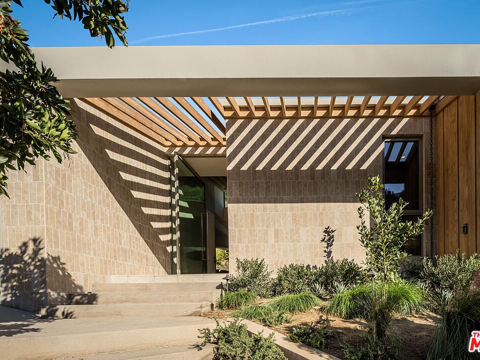 1st image of 1600 Rising Glen Rd