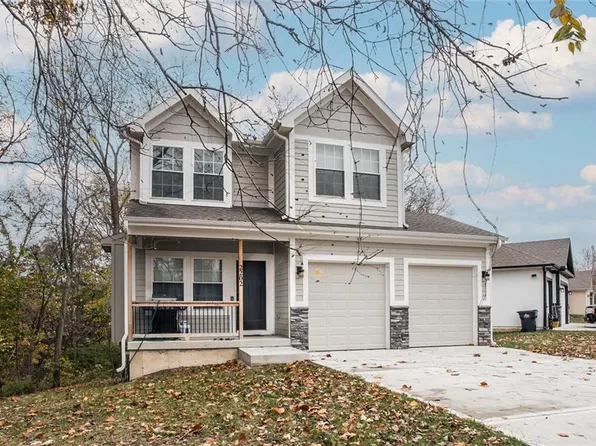 2202 N Woodsbury Rd, Independence, MO 64058