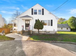 37 Hobart St, Westerly, RI 02891