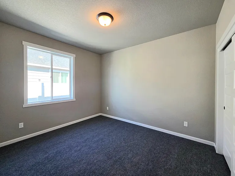 717 J St NE — Photo 32