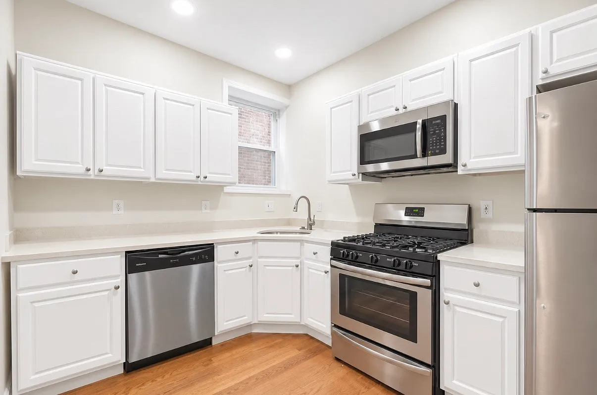 3 bed, 1200 sqft, $1,500 — Photo 2