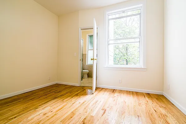 Rented by Nooklyn NYC LLC | media 53