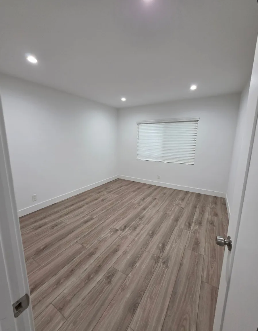 8528 Cashio St — Photo 3