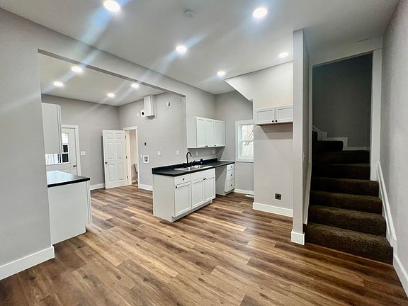 4th image of 365 W Yerby St