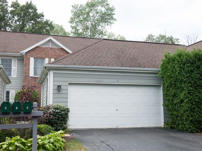 7 Newcastle Ln, Lincolnshire, IL, 60069