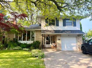 32 Dunlace Dr, Toronto, ON M2L 2S1