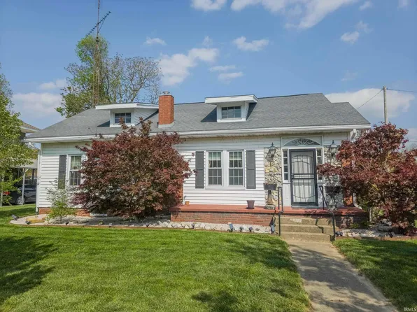 107 S 6th St, Saint Francisville, IL 62460