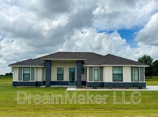 828 Apple Blossom Way, Washington, OK 73093