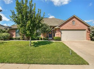 7321 Hidden Oaks Dr, North Richland Hills, TX 76182