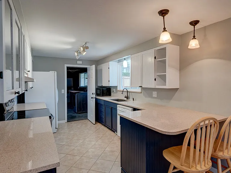1056 SW 4th Ave — Photo 2