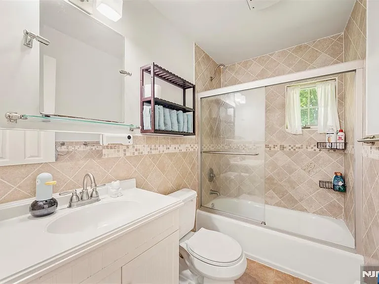 3 Burton Pl — Photo 15