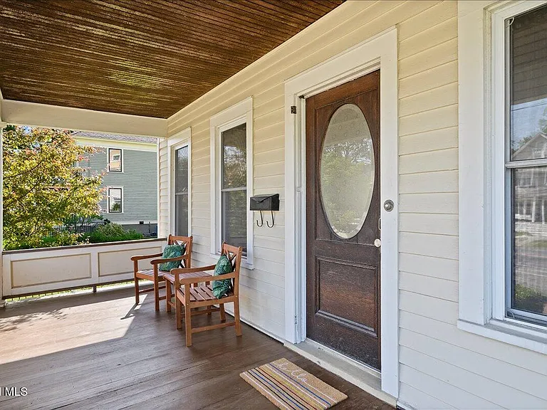 162 Lake Ave — Photo 4