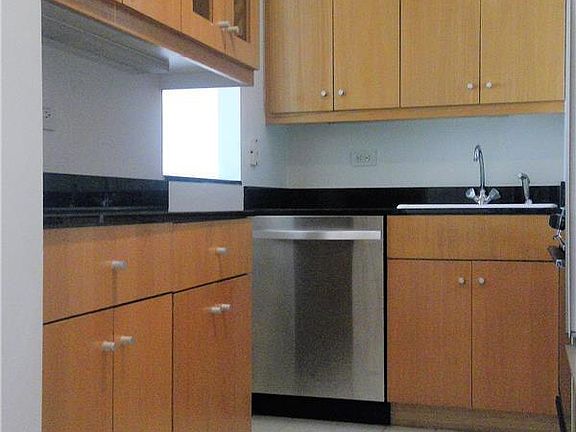 3rd image of 160 W 66th St APT 29E