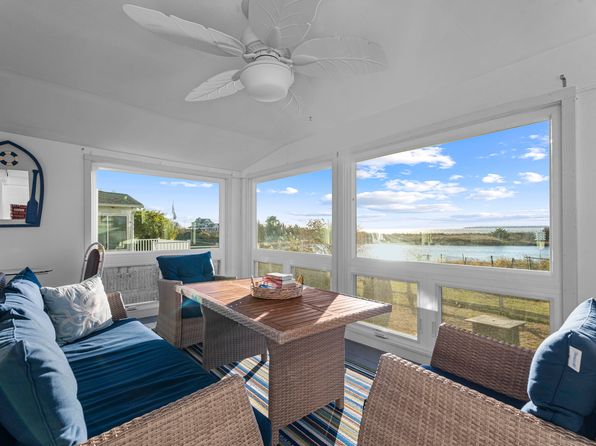 56 New Shore Rd, Waterford, CT 06385