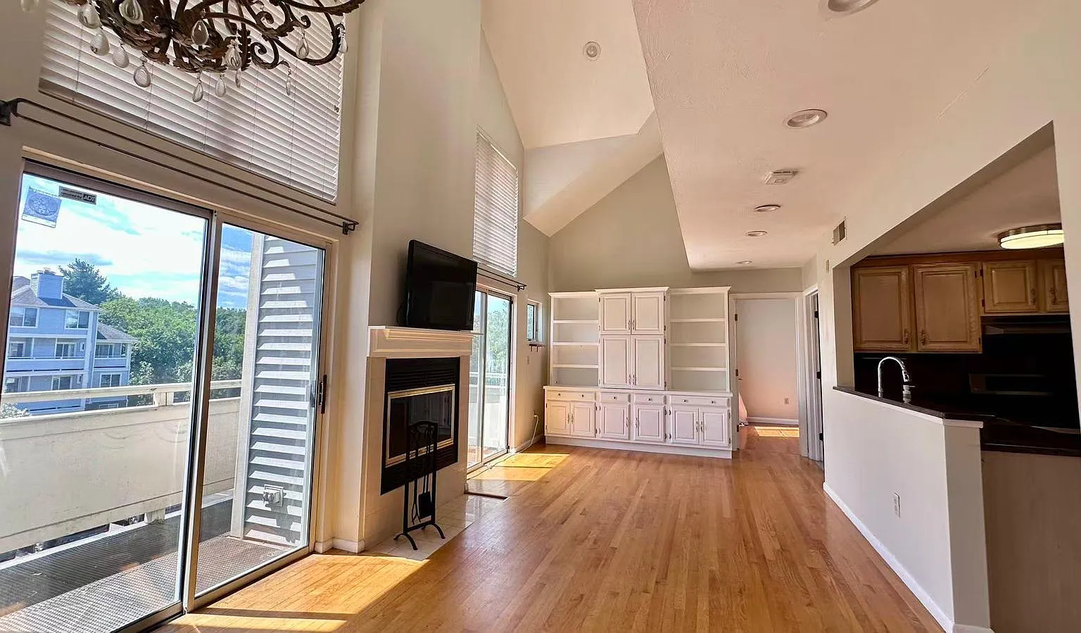2 bed, 2.0 bath, $2,625 — Photo 3