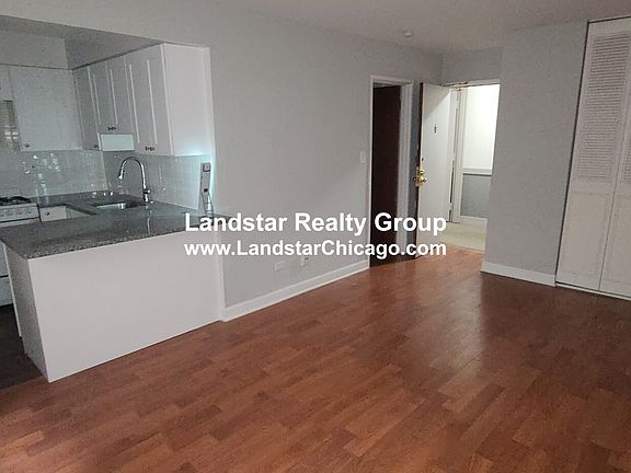 4th image of 2828 N Cambridge Ave #215