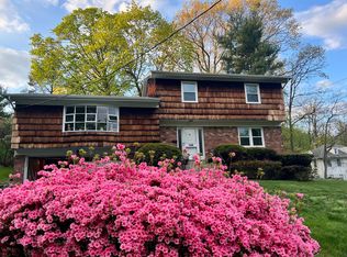 101 Hillcrest Rd, Hartsdale, NY 10530