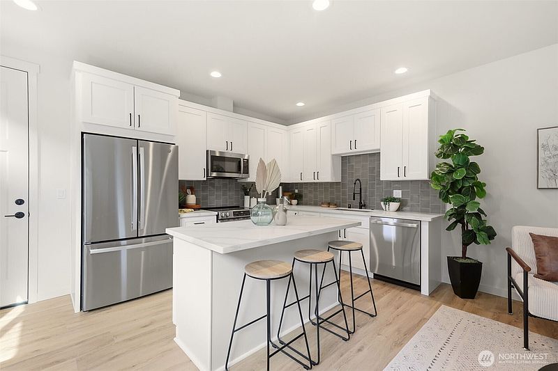 4th image of 1702 Rainier Avenue #B