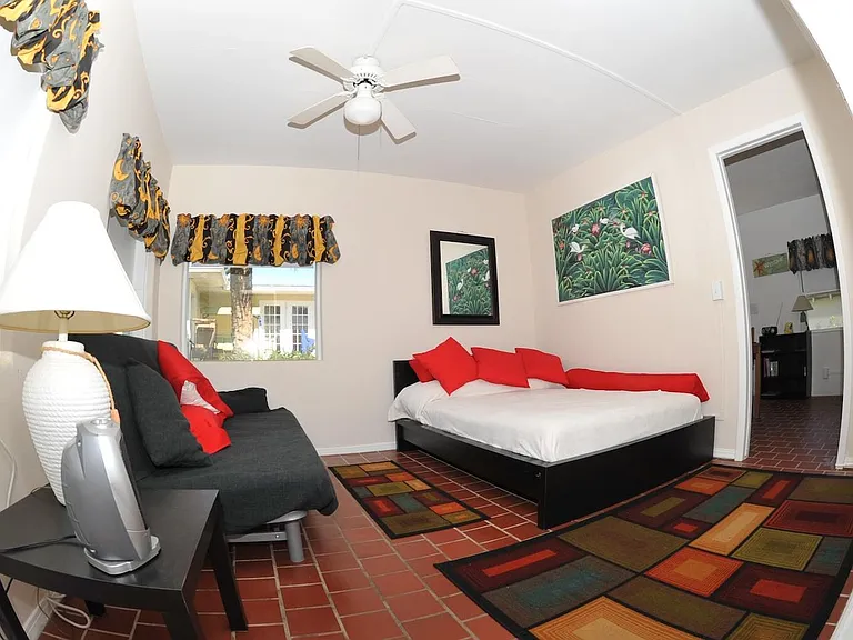 512 University Blvd — Photo 3