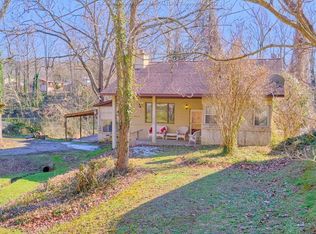 1136 Strawberry Rd, Saint Albans, WV 25177